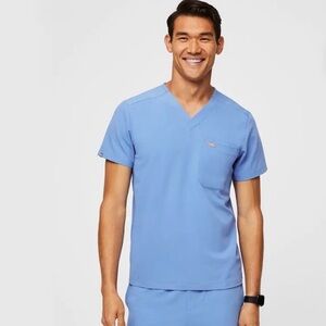 FIGS Leon 3-Pocket Scrub Top Ceil Blue Size M Men’s Medical Uniform Style FM1500